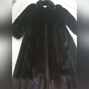 Dark Ranch Mink ( Great Lakes Mink Association)